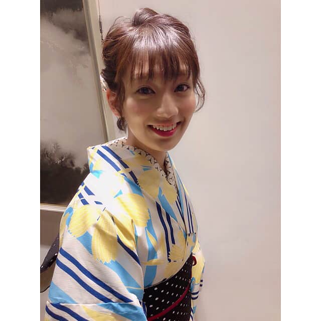 のインスタグラム：「今夜19:56〜日本テレビ「踊る！さんま御殿」に出演します！着物風に着た浴衣👘ドット柄の帯はよく見ると一つ一つ穴が空いていてお気に入りなんです♡  #出演情報 #踊るさんま御殿 #浴衣 #和装 #着物風浴衣 #👘 #浴衣着てお祭り行きたい」