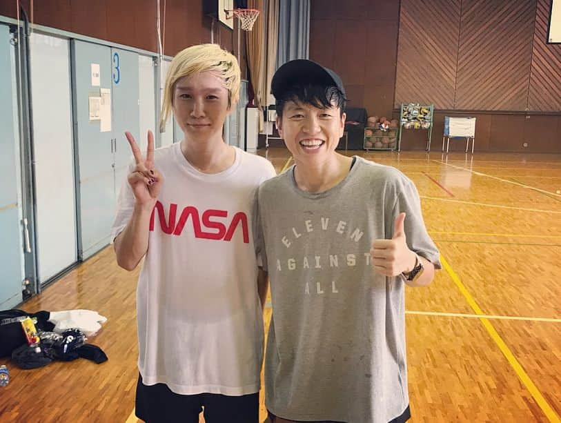 大神雄子さんのインスタグラム写真 - (大神雄子Instagram)「バスケット仲間🏀  それぞれ場所は違ってもこうしてバスケットが好きで集まれる、楽しむ…最の高でした(^^)🔥 もっともっとバスケットが色々な場所で溢れますように…  #バスケットボール #仲間 #🏀 #ありがとうございました #麒麟田村 さん #吉田山田 の山田さん #wowwowファミリー の壮太郎さん @c2cinsta #megさん #ryoさん #岡田麻央 選手 #小池プロ #笑 #みなさんありがとう #japanbasketballneverstops #alliswell」8月7日 11時06分 - shin___01