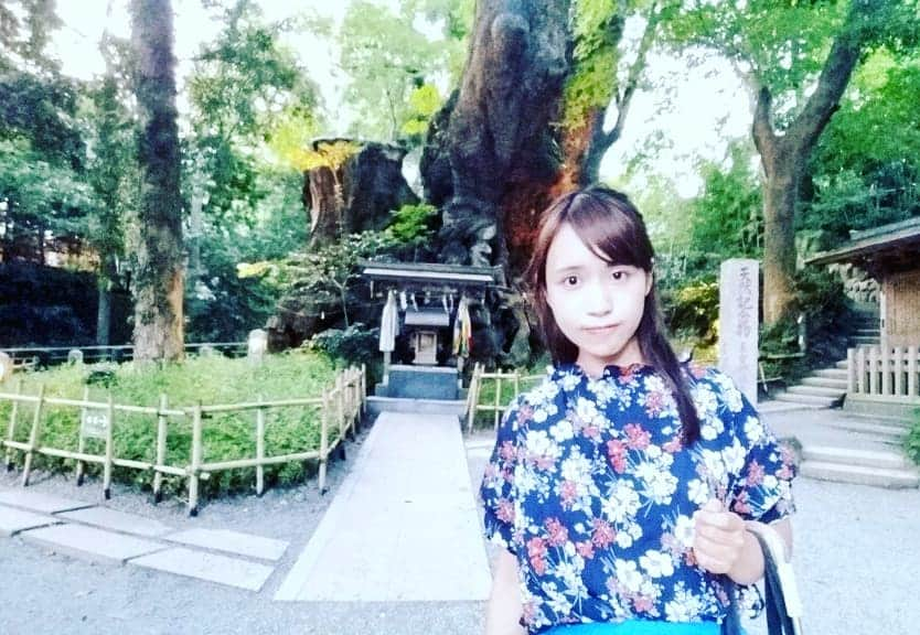 片山美紀さんのインスタグラム写真 - (片山美紀Instagram)「熱海観光へ。来宮神社では樹齢2000年超えの大楠を一周して、寿命を一年延ばしてきました。 花火は風が吹いていて煙が良い感じに流されて、すっごく綺麗に見えました。 熱海は温泉も海も美味しい海鮮もあるし、新幹線も停まるし、とっても観光しやすい良い所です。次の台風では被害を受けないといいな。 #熱海 #来宮神社 #花火#花火大会 #大楠 #夏 #平成最後の夏」8月7日 11時13分 - mikiktyma_otenkicooking