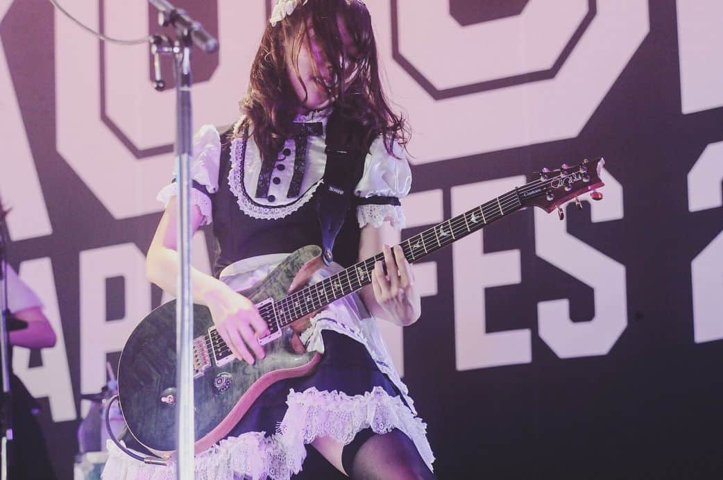 遠乃歌波さんのインスタグラム写真 - (遠乃歌波Instagram)「ROCK IN JAPAN FESTIVAL 2018!! . This festival was really awesome! . Photo by (@masafuji93 )  #rockinjapan #ロッキン #bandmaid #メイド #PRS #mesaboogie」8月7日 18時22分 - kanami_bandmaid