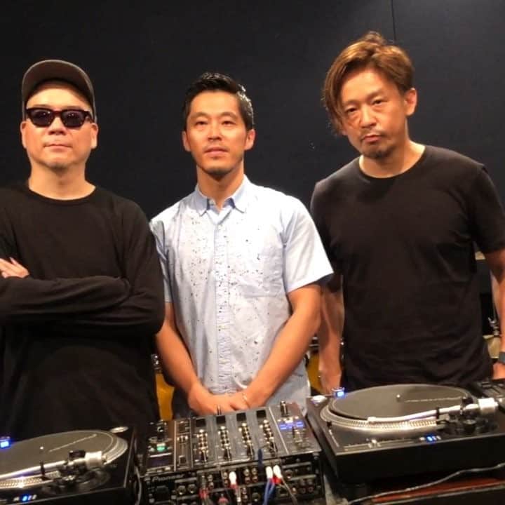 SILVA（DOUBLE SUGARSOUL）のインスタグラム：「RHYMESTERの宇多丸さん、Mummy-Dさん、DJ JINさんから20周年お祝いメッセージが届きました！  #rhymester #utamaru #宇多丸 #mummy_d #djjin #silva_da #doubletakako #sugarsoul #upload #megamix20th #20thanniversary」