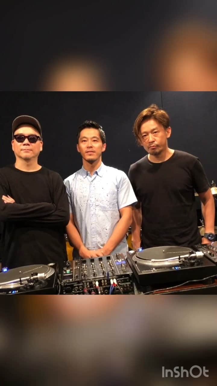 SILVA（DOUBLE SUGARSOUL）のインスタグラム：「RHYMESTERの宇多丸さん、Mummy-Dさん、DJ JINさんから20周年お祝いメッセージが届きました！  #rhymester #utamaru #宇多丸 #mummy_d #djjin #silva_da #doubletakako #sugarsoul #upload #megamix20th #20thanniversary」