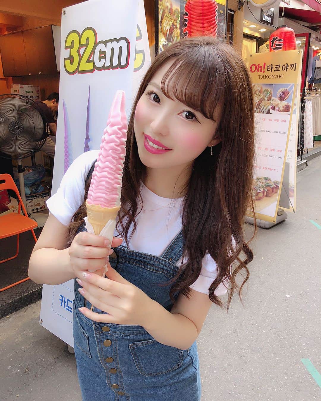 清里千聖さんのインスタグラム写真 - (清里千聖Instagram)「. 32せんち🍦💕. のびのびのとけとけ🤤🤔❤️. #followme #l4l #japan #fashion  #make #名古屋 #愛知  #셀스타그램  #여행 #follow4follow #清里千聖 #makeup #beautiful #cute #prettygirl #girl #ootd #zipfm #instagramjapan #japanesegirl #instagood #팔로우 #일상 #얼스타그램 #平成最後の夏 #韓国 #弘大 #홍대입구역 #먹스타그램 #softcream」8月7日 21時00分 - chiseikiyosato