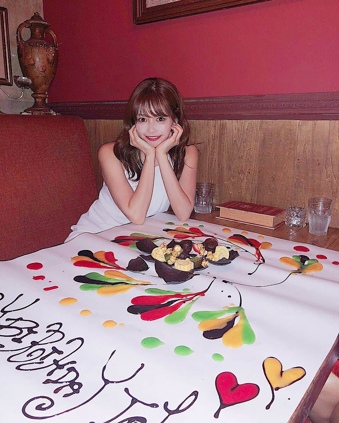 得あゆさんのインスタグラム写真 - (得あゆInstagram)「わーい！8月だいすき❤️💙💗👉🏻 ・ まだ誕生日じゃないけど！ 誕生日前お祝いしてもらった🎂 本番は8/19です！！！！！笑 #何歳になっても嬉しい ・ ・ ・ ・ ・ #8月#August#レストラン#カフェ#cafe#誕生日#誕生日お祝い#ソロモンズ#solomons#表参道#原宿#渋谷#サプライズ#バースデー#happyberthday#女子会#嬉しい」8月7日 21時39分 - tokuayu819