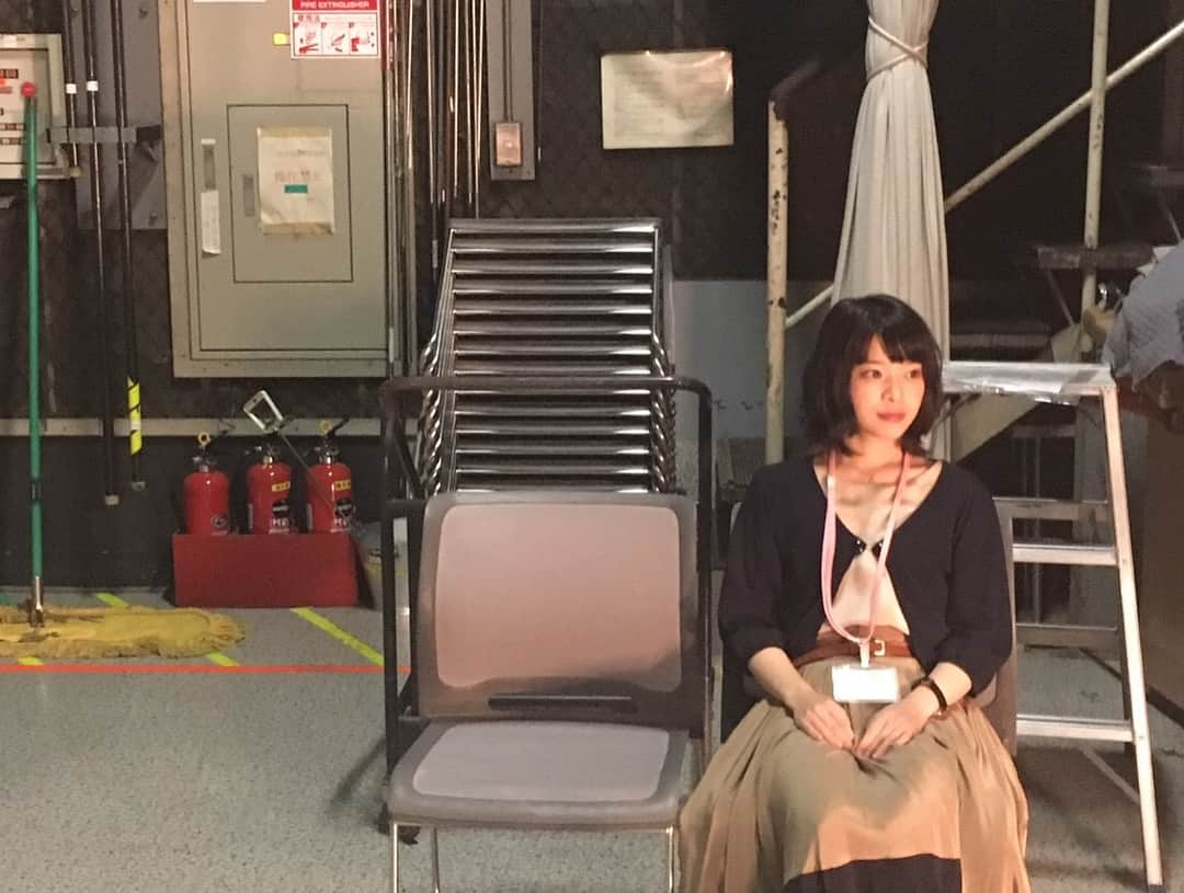 岸井ゆきのさんのインスタグラム写真 - (岸井ゆきのInstagram)「NHKで8／25オンエア〜👀 『崖っぷちの淵子』 淵子を演じます! ドラマなのかバラエティなのか… ぜひご覧になって 確かめてみてください😏👀 撮影たのしかったなぁ✨ 8／25 NHK総合 23：30〜24：00放送 "この番組は、働く女性たちに送る応援歌のような「謎」の番組です！ 日々「崖っぷち」と戦う女性たちに送る応援歌！ 不平等社会を生き抜く貴女は尊い！と全力肯定させていただきます。" #岸井ゆきの #小芝風花 #金子大地 #野間口徹 #平泉成 #丸尾丸一郎 #濱田マリ #鍵盤男子 #Pantovisco」8月7日 22時03分 - yukino_kishii