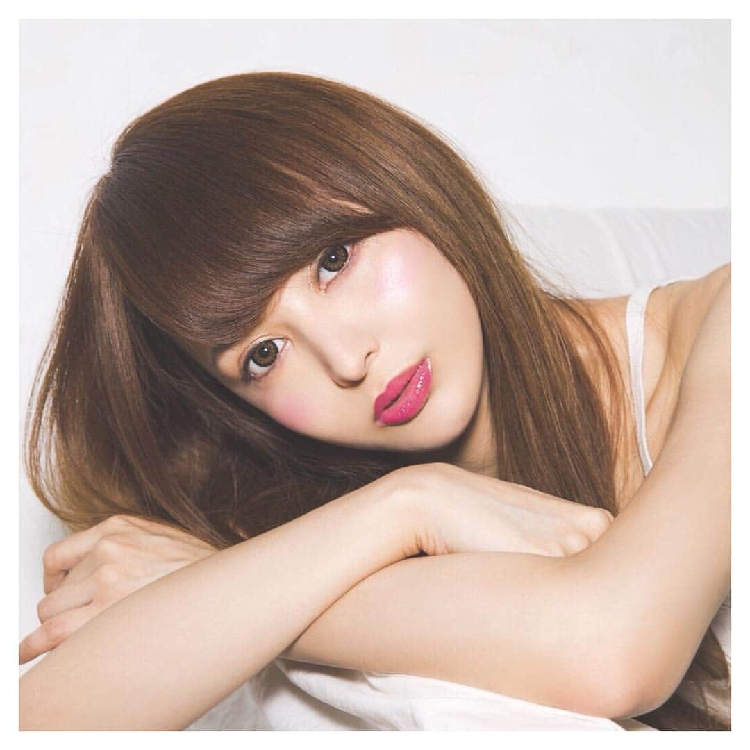 望月美穂のインスタグラム：「もうすぐinLOVEが発刊されますー♡ . この撮影してからナチュラルメイク心がけてます(*˙꒳˙*)‧⁺✧︎* . . #luline#inlove #おフェロメイク#make #キャバクラ#キャバ#キャバ嬢 #フォローミー#followme #follow#followalways #tagsforlikes#tflers#instagood #instalike#like4like」