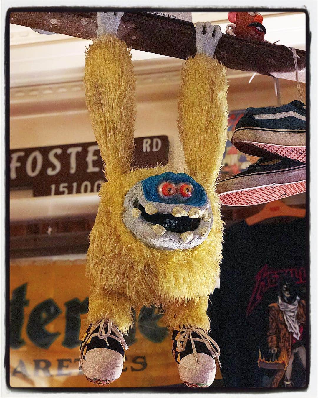 大川知英のインスタグラム：「80's giggleeeyesmonster Yellow 🇺🇸 第1印象から決めてました👁love at first sight こいつが動いたら最高。。もう1人双子の赤いブラザーがいるのでTakatsu Baseに赤いギグリーを譲っても 良いよというスペシャルな人❗️ご一報をw  #giggleeeyesmonster#yellow#80s #新たな出会い#loveatfirstsight #赤いギグリーアイズ譲ってくれるスペシャル人#撮影モデル#toy#stadiotakatsubase  #撮影用#amecajiboys#takatsubase」