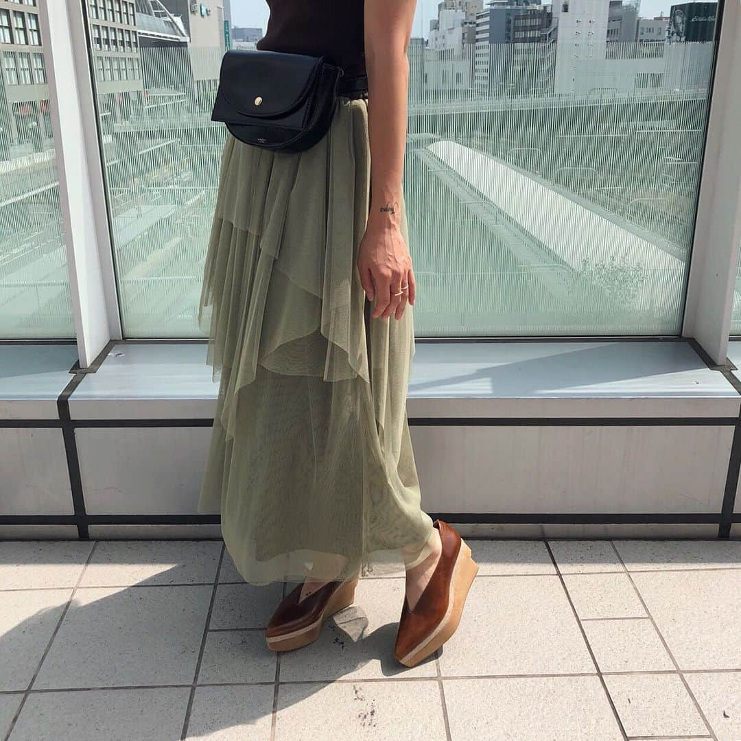 Ameri VINTAGE LUMINE SHINJUKUさんのインスタグラム写真 - (Ameri VINTAGE LUMINE SHINJUKUInstagram)「. 8/7 (Tue.) NEW ARRIVAL✨ . DREAMY TULLE SKIRT GEG / GRN ￥14,800 (+tax) . 本日も沢山のご来店ありがとうございました✨ . 本日発売のこちらのスカート。 何枚も重なった柔らかいチュールが 程よいボリューム感を出してくれます🍃 シンプルなトップスと合わせるのがオススメ♡ . #amerivintage #ameri #fashion #cordinate  #skirt #チュール #スカート #ルミネ2 #lumine新宿」8月7日 22時58分 - ameri_shinjuku