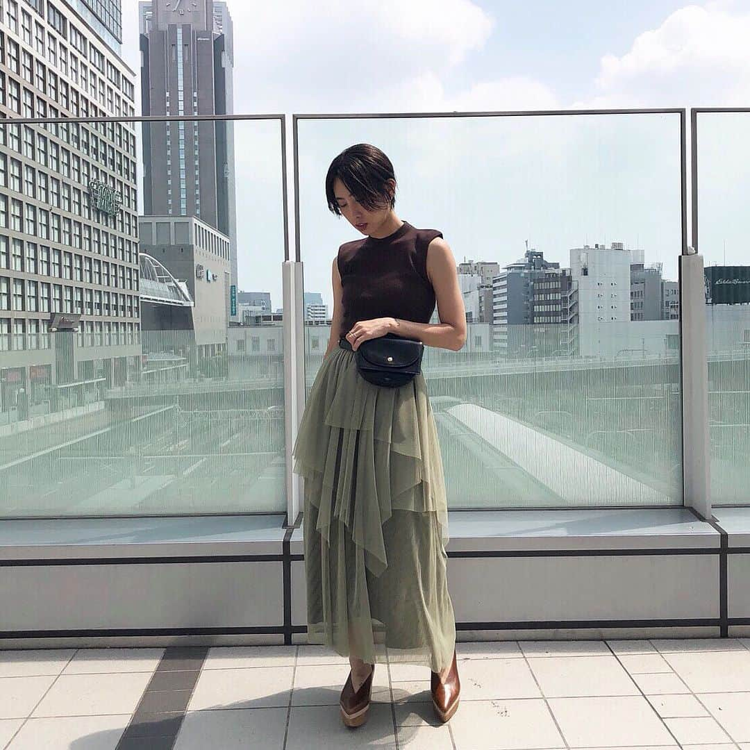 Ameri VINTAGE LUMINE SHINJUKUさんのインスタグラム写真 - (Ameri VINTAGE LUMINE SHINJUKUInstagram)「. 8/7 (Tue.) NEW ARRIVAL✨ . DREAMY TULLE SKIRT GEG / GRN ￥14,800 (+tax) . 本日も沢山のご来店ありがとうございました✨ . 本日発売のこちらのスカート。 何枚も重なった柔らかいチュールが 程よいボリューム感を出してくれます🍃 シンプルなトップスと合わせるのがオススメ♡ . #amerivintage #ameri #fashion #cordinate  #skirt #チュール #スカート #ルミネ2 #lumine新宿」8月7日 22時58分 - ameri_shinjuku