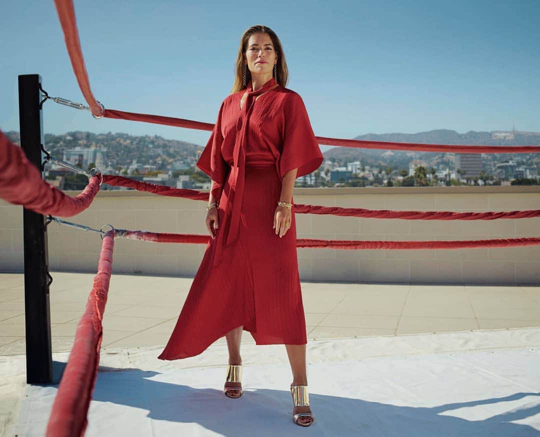 PORTER magazineさんのインスタグラム写真 - (PORTER magazineInstagram)「Hollywood’s most in-demand divorce lawyer, Laura Wasser (her clients include #AngelinaJolie, #JohnnyDepp, #HeidiKlum, and #GwenStefani) talks to PORTER about what fires her up, why she still believes in happy endings and what to expect when entering a marriage today. Read the exclusive interview in PORTER's new issue on global newsstands this Friday, 10 August. Photography @Msprouty Fashion Editors @Jillandjordan」8月8日 3時32分 - portermagazine