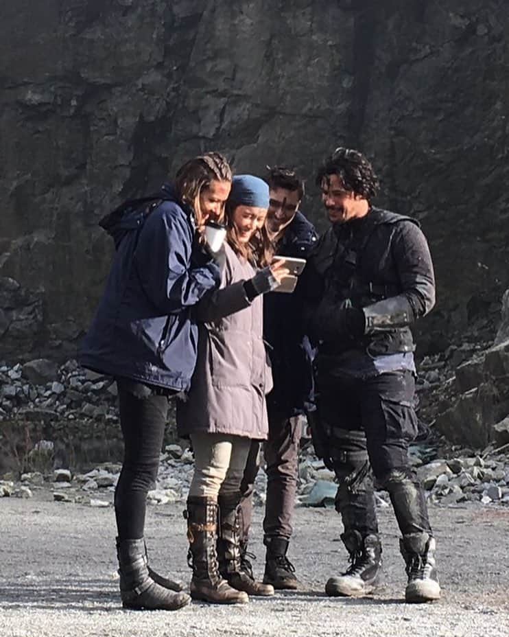 リチャード・ハーモンのインスタグラム：「The 100 season finale is tonight!!!! Head over to @cw_the100 because as of now, I’m taking over for the rest of the day. In the meantime here is us watching a video of a bunch of pikachus dancing.」