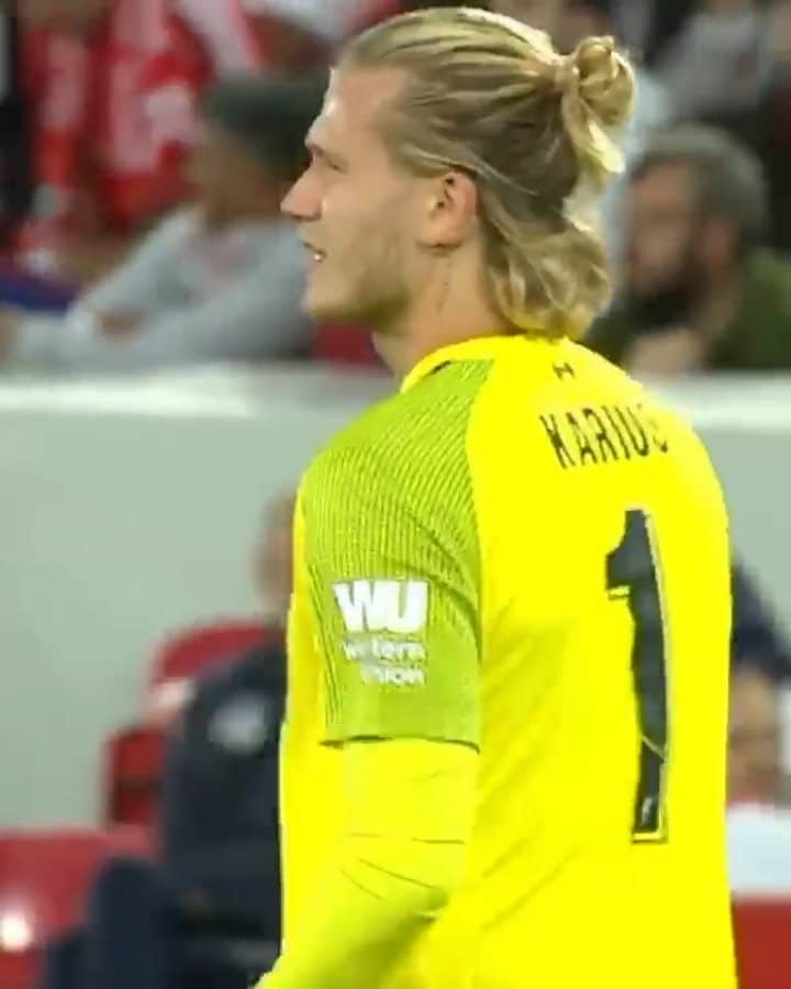 ロリス・カリウスのインスタグラム：「Thank you Anfield for this reception! ❤️👏🏻 #YNWA #LK1」