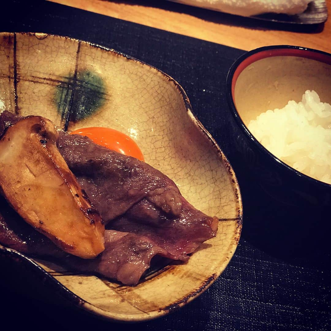 花奈澪さんのインスタグラム写真 - (花奈澪Instagram)「なみお的ベストオブ肉料理のお店で エネルギー補充の夜。 ひたすら肉と松茸、肉と松茸。と肉と。 たまには贅沢！ 充電完了。 最近はアクションがんばってる夏。 もっとがんばる夏。」8月8日 10時53分 - namio_dao