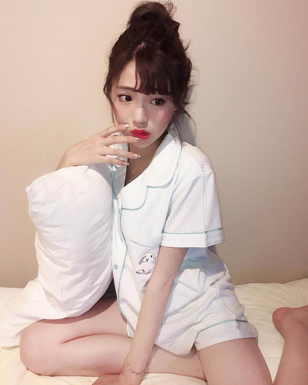 志田友美（ゆうみん）のインスタグラム：「ダメー！メッ！！！って言われたらしたくなるタイプの子供😎🤣✌️関東、東北のみんな台風に気をつけてね🌪 #roomwear #goodnight #instasummer #summer #typhoon #instadaily」