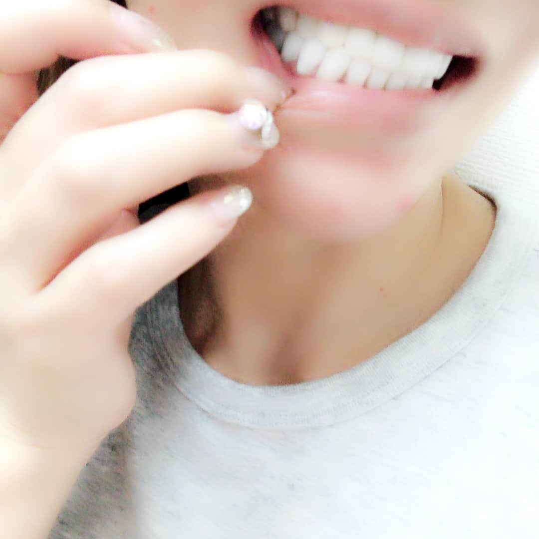 沢田麗奈さんのインスタグラム写真 - (沢田麗奈Instagram)「私の白い歯。 今日で、奥歯まで、 全部真っ白に完成しました。 感動…😌 #歯 #歯は大事  #歯並び大事  #真っ白 #ジルコニア #ジルコニアセラミック #歯が命 #ダイヤモンド💎 #ダイヤモンドより歯 #海外移住  #くびれ  #くびれ作り  #投資 #美しくなりたい  #美しくなりたい人と繋がりたい  #美しく生きる  #感謝 #お値段は言えません #ストレスで肌荒れ #ダイエット中 #ボディーメイク  #台風 #グローバル #美意識  #美意識高い人と繋がりたい  #キラキラ #キラキラ女子  #キラキラ好きと繋がりたい  #夢は叶う  #followme」8月8日 21時20分 - reinasawada1026