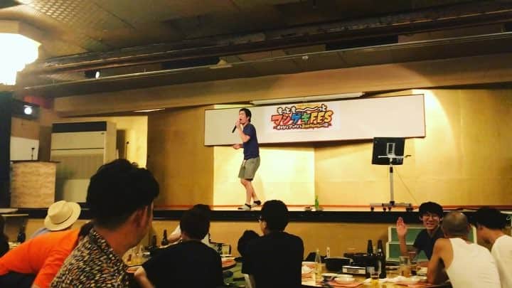池田真一のインスタグラム：「【この動画は2つに分かれてます！】 マンゲキフェスの打ち上げ第9弾 中山女子短期大学さん  あんなに盛り上がってた芸人達が一気に静まり返りました😂😂 手を一切振り返さない芸人達😂 焼そばを焼き出す社員さん達😂  いや、Mr.BIG誰も知らんて😂 なんか聴いたことある曲やけど😂  最後ケツがヒーローになります😂 #マンゲキフェス」
