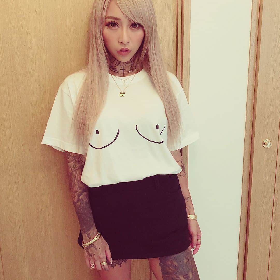 泉麻那さんのインスタグラム写真 - (泉麻那Instagram)「おっぱい🤪 @dimariaselect  #dimariaselect #tシャツ」8月8日 16時05分 - izumana19890629