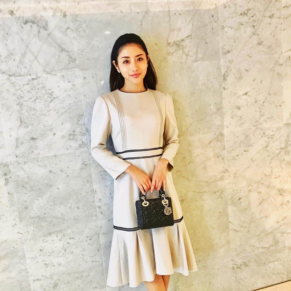 のインスタグラム：「高嶺の花🌹　ももちゃん、素敵✨ #石原さとみ　#高嶺の花　#峯田和伸」