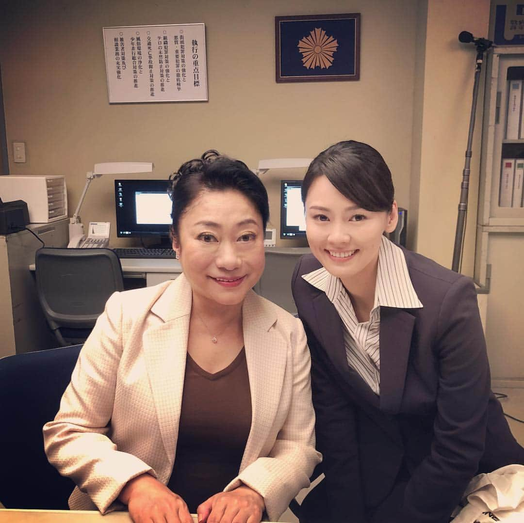 伴杏里さんのインスタグラム写真 - (伴杏里Instagram)「撮影(●´ω｀●) 大大大先輩の山村紅葉さんと☺️❤︎ #十津川警部 #ドラマ #picoftheday #pic #happy #shooting」8月8日 16時52分 - anri.ban