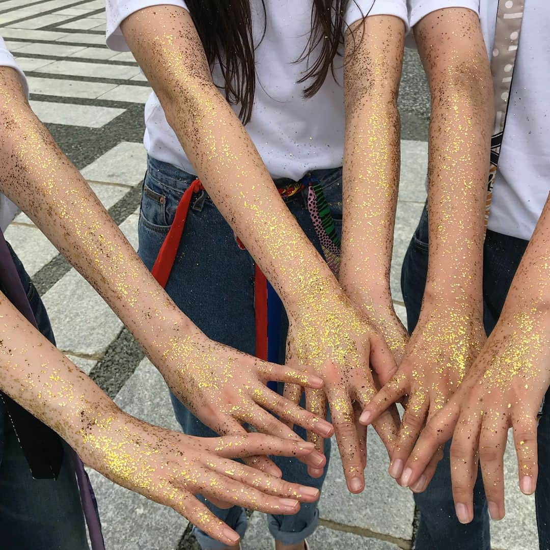 モトーラ世理奈さんのインスタグラム写真 - (モトーラ世理奈Instagram)「鼻の穴の中までキラキラ⭐️🧚🏼‍♀️ I got glitter freckles🧚🏼‍♀️✨」8月8日 19時13分 - sereeeenam