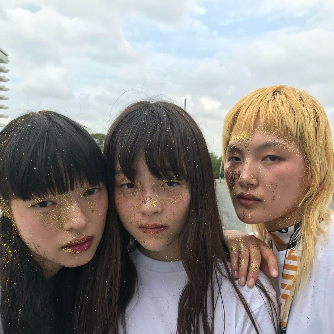 モトーラ世理奈さんのインスタグラム写真 - (モトーラ世理奈Instagram)「鼻の穴の中までキラキラ⭐️🧚🏼‍♀️ I got glitter freckles🧚🏼‍♀️✨」8月8日 19時13分 - sereeeenam