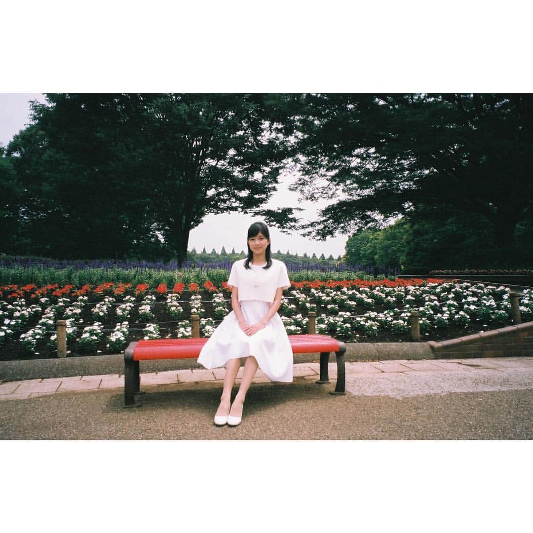 芳根京子さんのインスタグラム写真 - (芳根京子Instagram)「今夜22時から 「高嶺の花」 第5話の放送です。 是非。  懐かしき第1話の写真です。  #film #高嶺の花」8月8日 19時52分 - yoshinekyoko