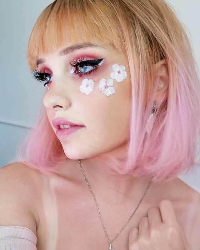 ケリーさんのインスタグラム写真 - (ケリーInstagram)「How old were you guys when you started wearing makeup? 🌼 For my eyes in this look I used "Sweet Blends" Plushies quad topped with Diamond Crushers "Fluke", both from @limecrimemakeup ✨ The pink dye in my hair is the color "Bunny", also from @limecrimemakeup :~) Lashes are from my own brand which is releasing soon!!! Contacts are Hidrocor Topazio from @solotica_official 👀 #limecrime #makeup」8月9日 9時08分 - kelliejeanette