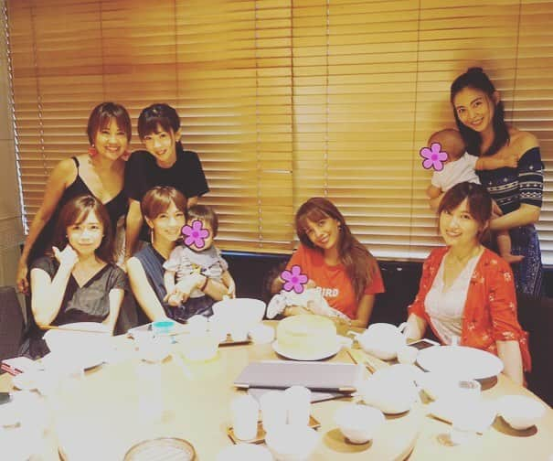 SHEILAさんのインスタグラム写真 - (SHEILAInstagram)「ランチwith Mommys〜❤️ . くまようちゃんのベイビーを抱っこさせて頂き至福の時間☺️ . 赤ちゃんてなんでこんなに可愛いの〜😍❤️❤️❤️ . みんなでたーくさん話して楽しすぎたー。時間が足りなかったよね😂👍 . けいちゃんまたマミ〜sランチの開催お願いします😘 . #lunch #withmyfriends #mommyslunch  #happytime #ママの本音たくさん  #働くママ #みんな可愛いな ❤️ #私最年長  #ビビる 😂 #浅田好未 #押切もえ #熊田曜子 #sheila #ほしのあき #増山敬子 #安田美沙子 #50音順」8月9日 14時34分 - sheichan16