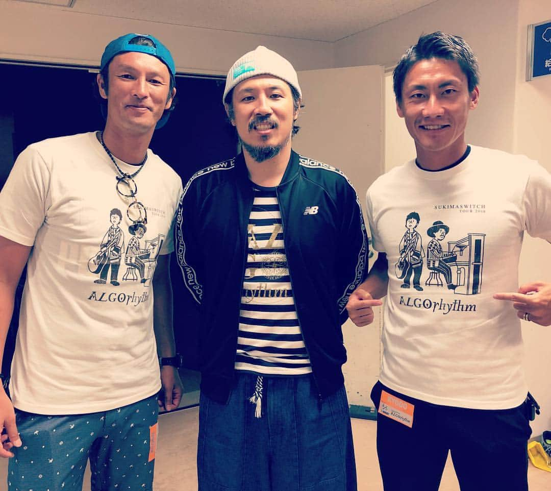 黒木晃平のインスタグラム：「かっこよかったです！ #スキマスイッチ #常田真太郎 #全力少年 #巻誠一郎 #Tシャツおそろ #おそろコーデ #いいお友達 #ありがとうございました」