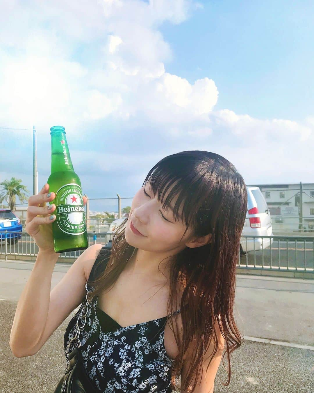 山内あいなさんのインスタグラム写真 - (山内あいなInstagram)「ハイネケンな日🍺 嫌な日も良い日も、 乾杯！ビールって最高！！ 嬉しいお知らせもあるよ。おやすみ😘  #有言実行」8月10日 0時29分 - ainayamauchi3131