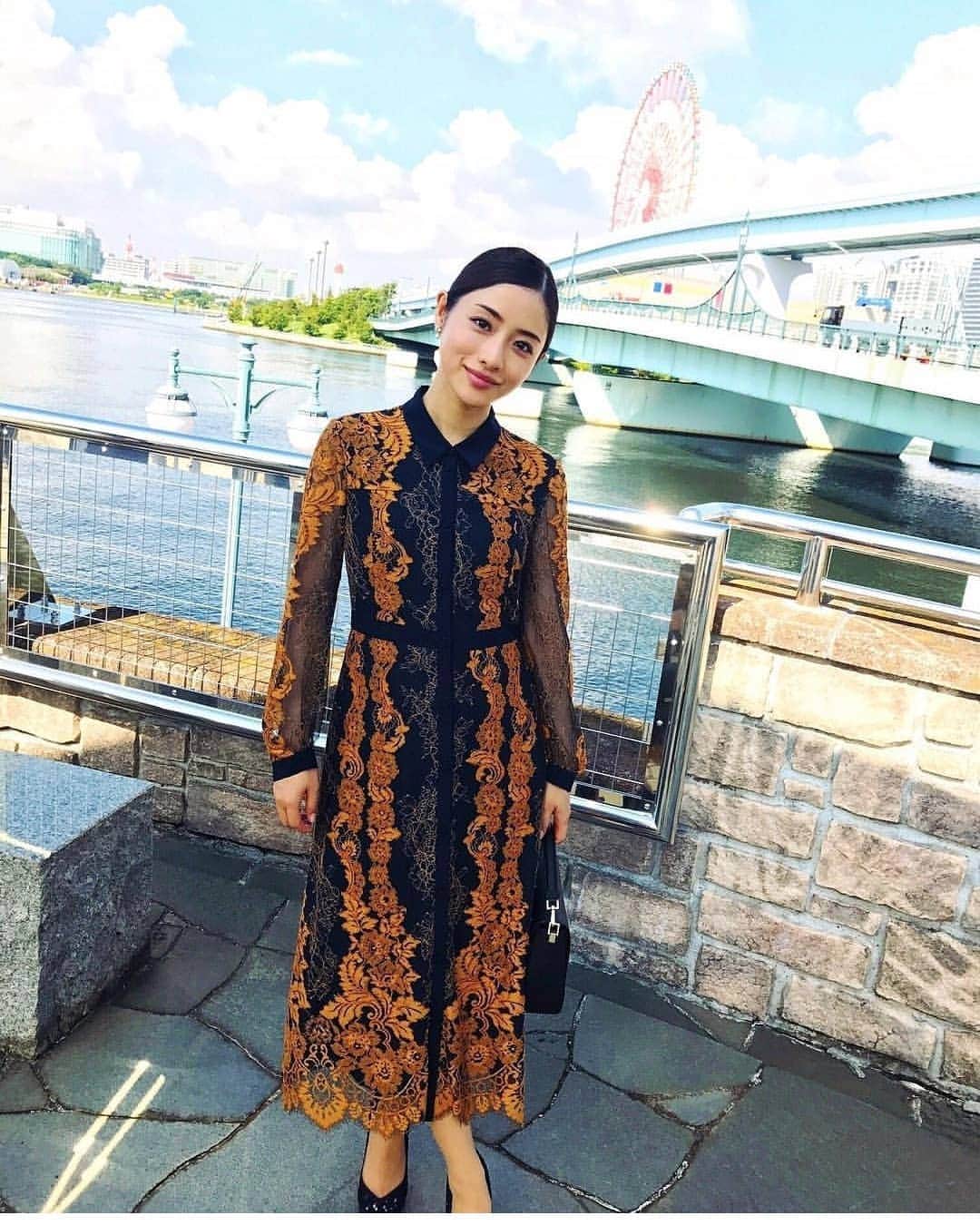 石原さとみ　ファンアカウントのインスタグラム：「台風も行って暑くなりそうですね💦 熱中症対策をしっかりして夏を乗り切りましょう〜〜 #高嶺の花　#石原さとみ　#峯田和伸」