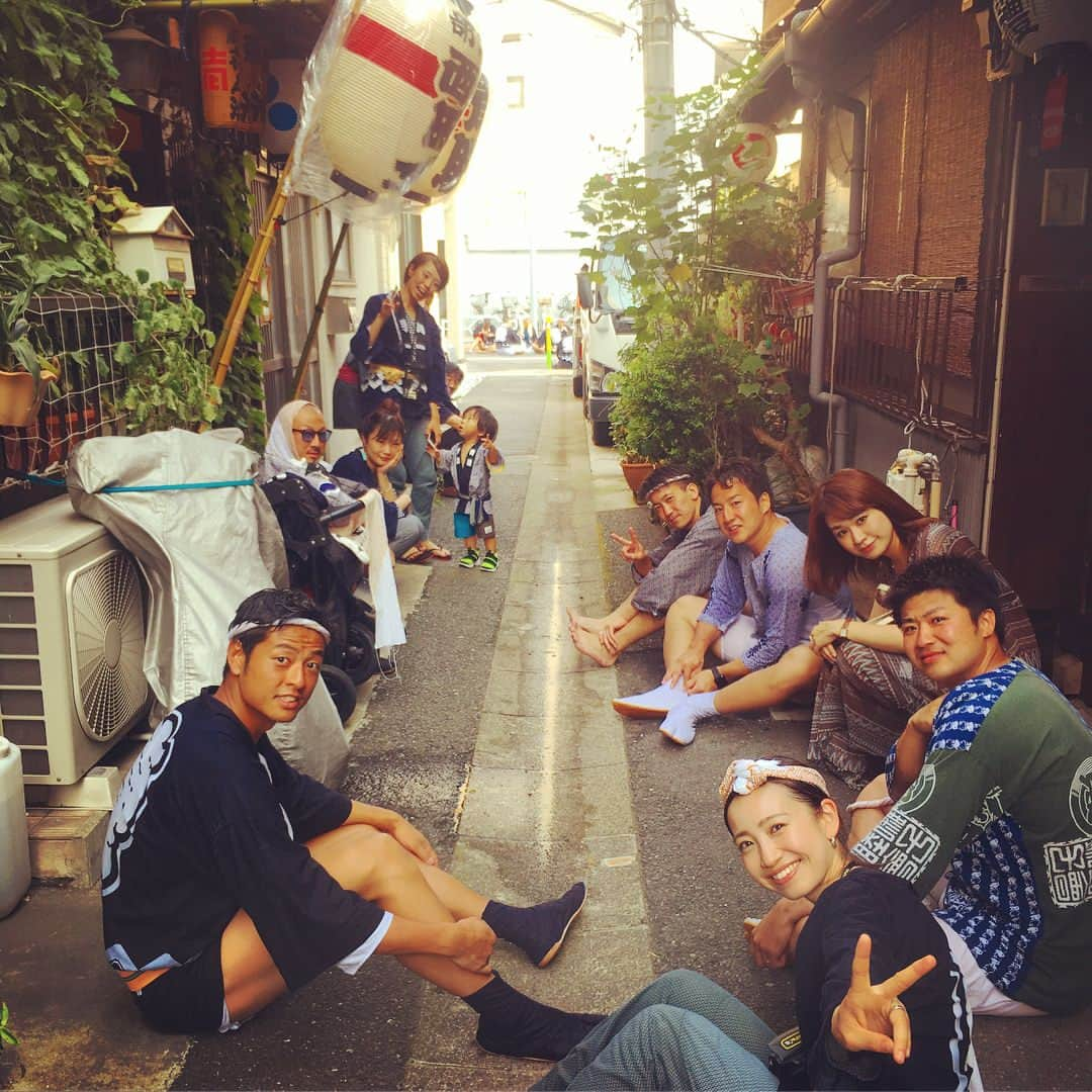 菊池沙都さんのインスタグラム写真 - (菊池沙都Instagram)「🍉🍉🍉 お祭りの仲間と雰囲気が大好き！ 地元の風景が大好き！ #友達#お祭り仲間#家族#笑顔 #月島#佃#勝どき#地元#隅田川#路地 #青睦會#月島一之部 #住吉神社例大祭#住吉神社#水かけ祭り  #お祭り#お神輿#神輿#八角#宮神輿 #風景#祭り#Tokyo#Tsukishima #平成最後の夏#最高」8月9日 16時41分 - satochin30