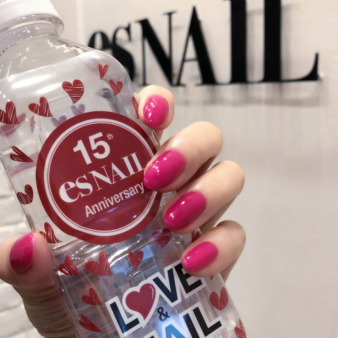 留奥麻依子さんのインスタグラム写真 - (留奥麻依子Instagram)「#esNAIL . Barbie Pink👱🏻‍♀️💖 Thanks! @deeeeeenden 💖💖 esNAILさん🌼 15周年おめでとうございます👏🏻✨ いつも可愛いネイルと楽しい時間をありがとうございます☺️✨ . #esNAIL渋谷店 03-5766-7780」8月9日 18時36分 - _emu0205_