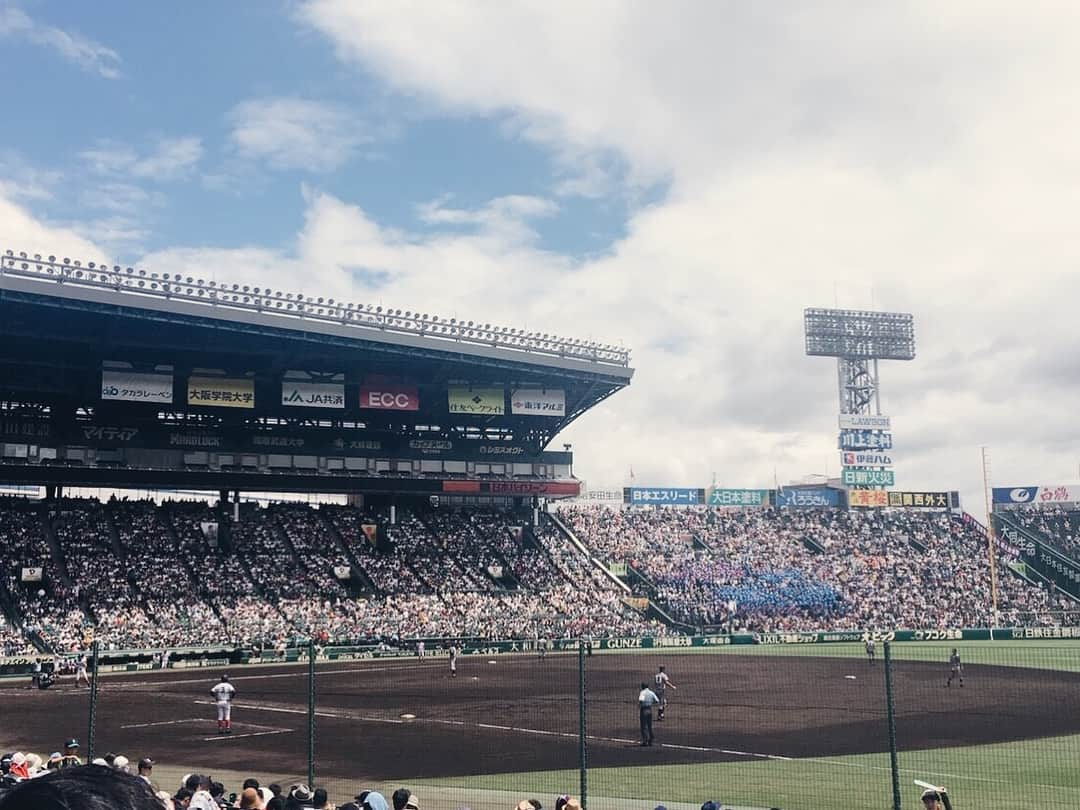 池田愛恵里さんのインスタグラム写真 - (池田愛恵里Instagram)「ひさびさの甲子園球場！ 横浜 対 愛産大三河 花巻東 対 下関国際 の2試合を観戦してきました🌟 . 楽しかった！！ 昨日のスルガ銀行チャンピオンシップに続き、やっぱりスポーツ観戦は楽しいし元気もらえます！ #阪神甲子園球場 #高校野球」8月9日 18時45分 - ikeda_aeri