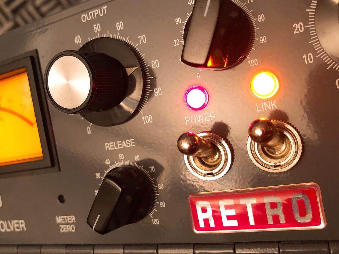 門倉聡のインスタグラム：「Retro Instruments - Revolver 相変わらずRetroは凄い。 某英国スタジオの改造Altecを7年かけて再現してるそうだ。 音は。。。最高の一言。  #retroinstruments #revolver」
