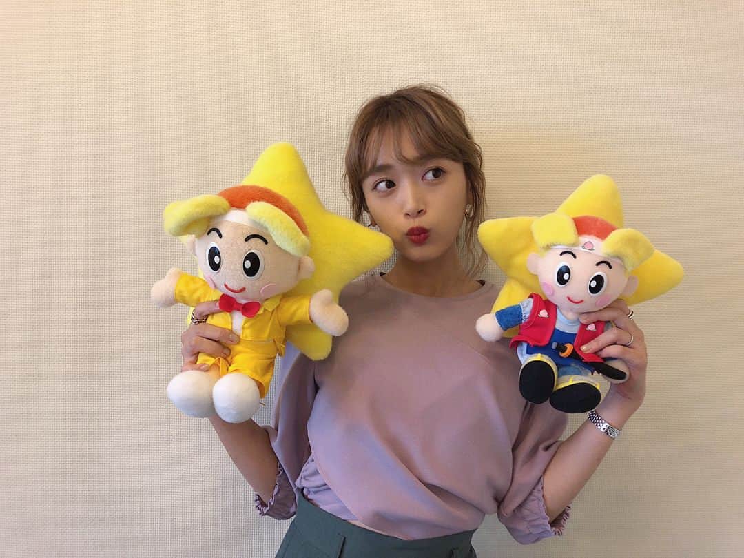 近藤千尋さんのインスタグラム写真 - (近藤千尋Instagram)「今回、岡山県の #おかやま果物時間 の 応援団に任命して頂きました✨ 伊原木県知事さんと📷。 果物を通じて、岡山の魅力を 伝えるお手伝いが出来る事 とても嬉しいです✨☺️ 桃とぶどう、どちら派ですか？💖 是非岡山の果物食べてみてください❣️ 2枚目のキャラクターはももっち 😘 #私は桃かなぁ🍑」8月9日 20時37分 - chipichan.1215