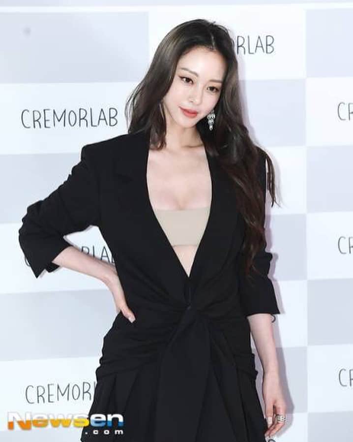 ハン・イェスルさんのインスタグラム写真 - (ハン・イェスルInstagram)「감사합니다 🙏」8月9日 20時33分 - han_ye_seul_