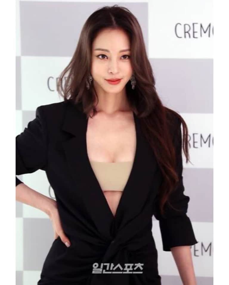 ハン・イェスルさんのインスタグラム写真 - (ハン・イェスルInstagram)「감사합니다 🙏」8月9日 20時33分 - han_ye_seul_