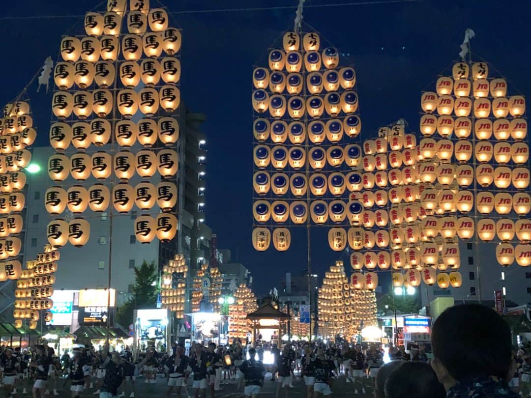 薗田淳のインスタグラム：「・ 竿燈祭 ・ #東北三大祭り #あきた竿燈まつり ・ 市民パレードはメンバー外でしたけど笑…いつもお世話になっているごはん屋の出店をお手伝いさせてもらったりと日頃できない経験ができ良い時間でした。ストーリーをみてお店に顔を出してくれたサポーターさんありがとうございました👍 唯一撮った写真が野郎二人で食べたチョコバナナは辛い。」