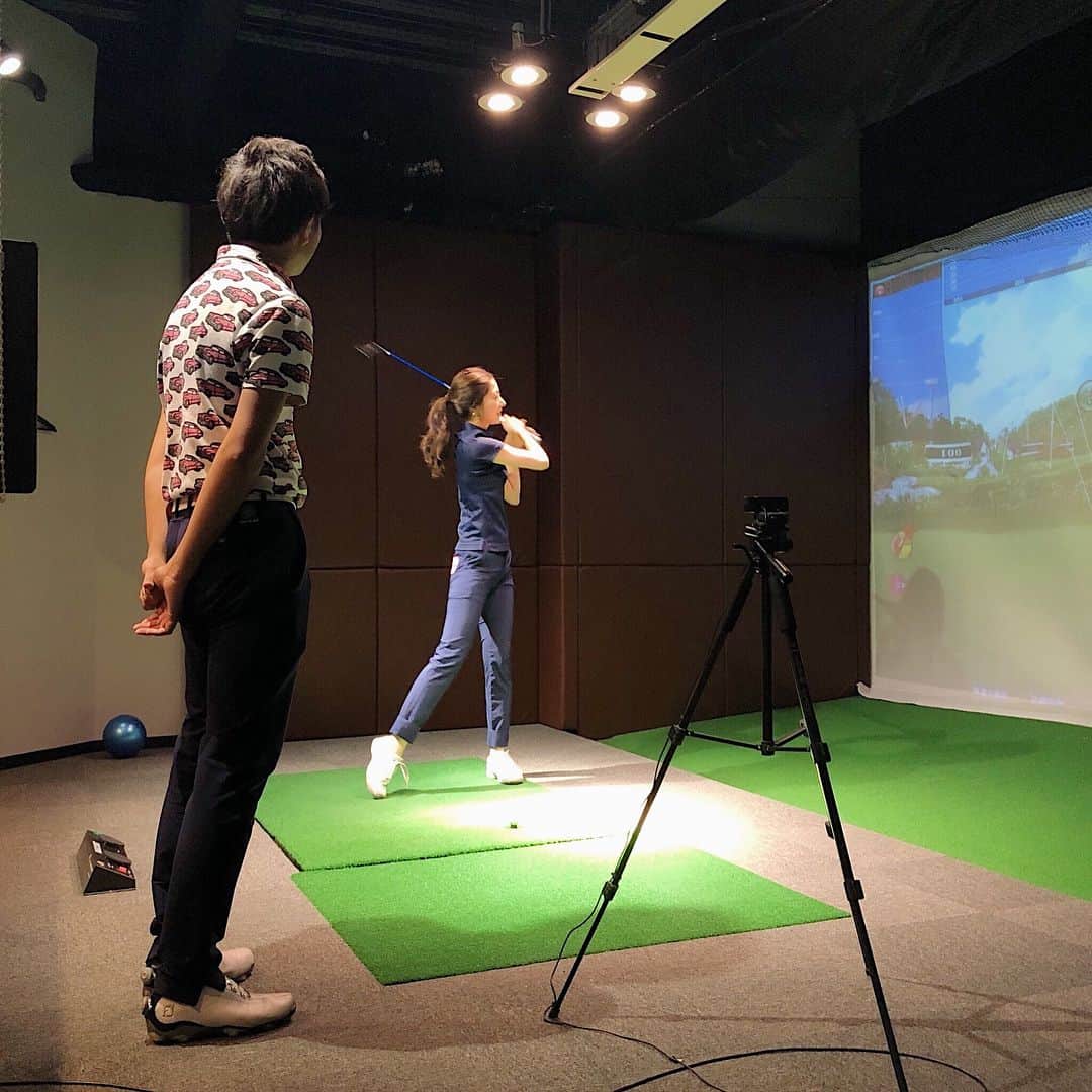 湯浅喬子さんのインスタグラム写真 - (湯浅喬子Instagram)「@golfeed_kobe さんの撮影へ！ 、 神戸にこんないいレッスン場が♡ 、 撮影だったけど、 @umagol さんに終始ガチレッスンしてもらいました🤫笑 、 ゴルフィールドの社長さんの濱口さんともお会いできたので記念に📸 、 #golf#ゴルフ女子#golfeed#kobe#シュミレーションゴルフ#ゴルフ#ゴルフィールド #kyokogolf」8月9日 23時15分 - kyorco