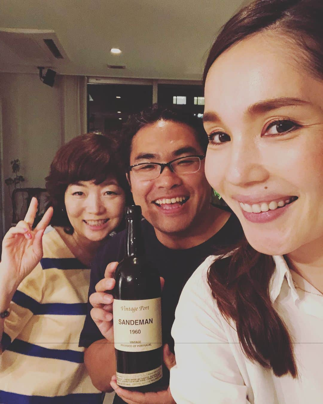 平野ノラさんのインスタグラム写真 - (平野ノラInstagram)「バブリーな宴🍾🥂 #渡辺ミキ社長 #ロッチ中岡 #平野ノラ #1960年のワイン #1985年のワイン #リアルバブル #ワタナベエンターテインメント」8月9日 23時43分 - noranoranora1988