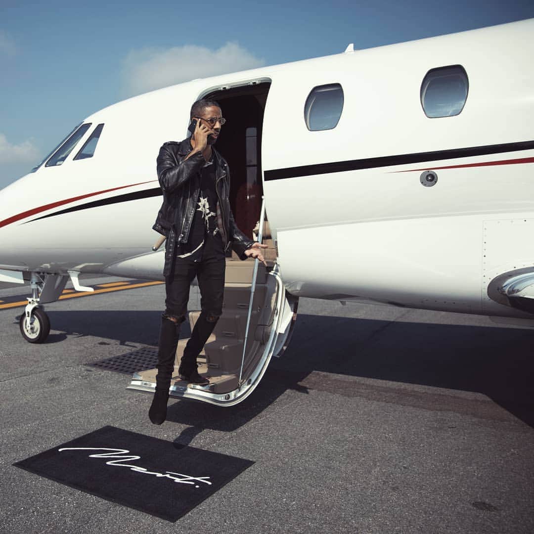 ライアン・レズリーのインスタグラム：「Liftoff. @ryanleslieprivatejets」