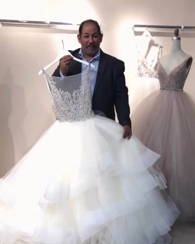 WEDDING APPARELのインスタグラム：「Love!!!! 😍😍😍 @lazarobridal」