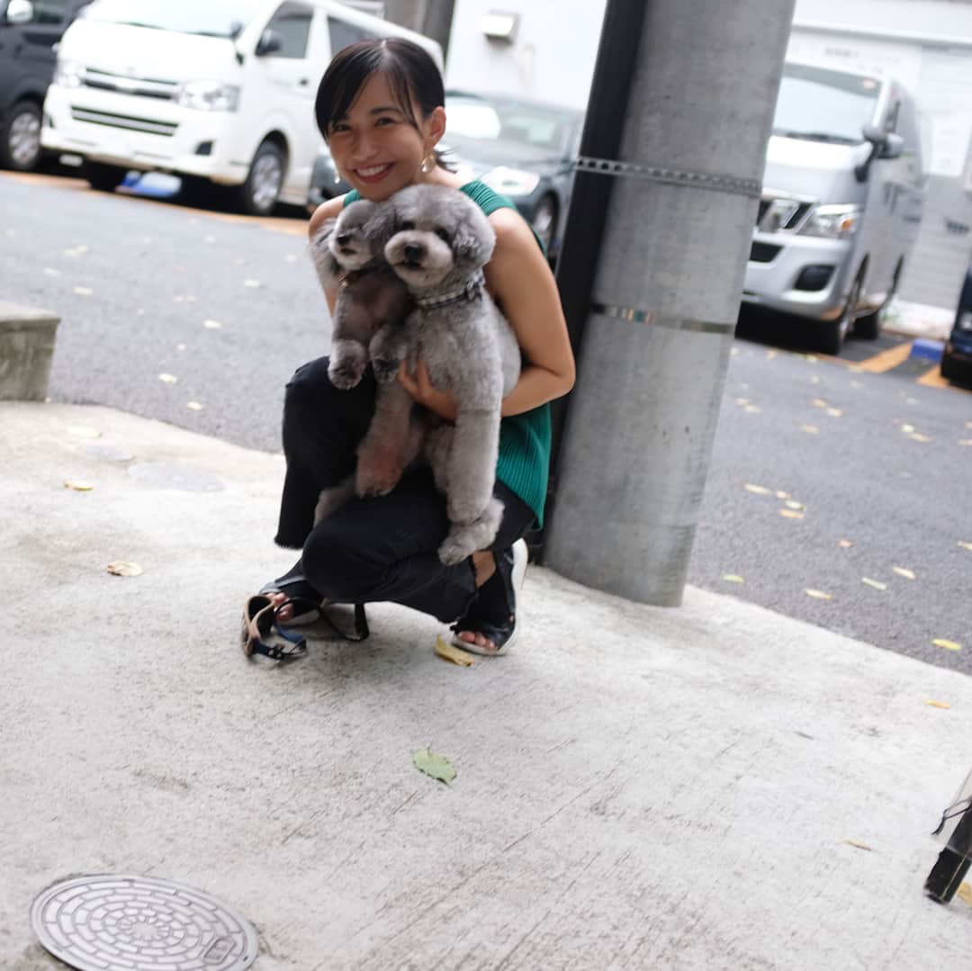 優木まおみさんのインスタグラム写真 - (優木まおみInstagram)「散歩のとき、長女が撮ってくれた写真。  ほんとに上手になってきたねー。  #ペット #写真」8月10日 12時07分 - yukimaomi
