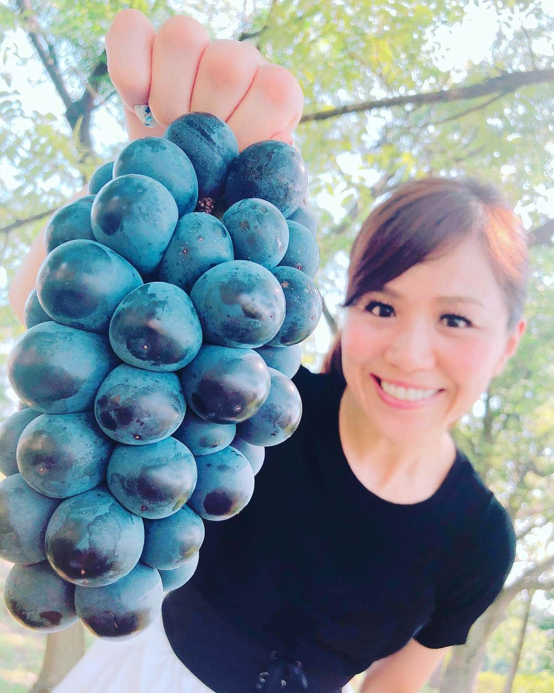 重太みゆきさんのインスタグラム写真 - (重太みゆきInstagram)「暑い☀️夏をフルーツ🍇✨で楽しむ‼️#重太みゆき #重太 #重田みゆき #印象評論家 #印象道 #フルーツ🍇🍓🍑🍉 #夏 #暑い #巨峰 #ぶどう」8月10日 12時34分 - shigetamiyuki