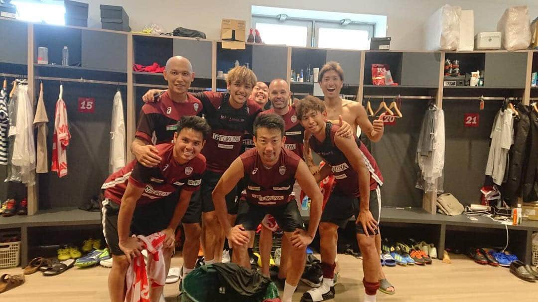 アンドレス・イニエスタさんのインスタグラム写真 - (アンドレス・イニエスタInstagram)「Último entreno antes del partido de mañana! Vamos @visselkobe_official 💪💪💪 Last training before tomorrow’s game! Come on @visselkobe_official 💪💪💪」8月10日 13時45分 - andresiniesta8