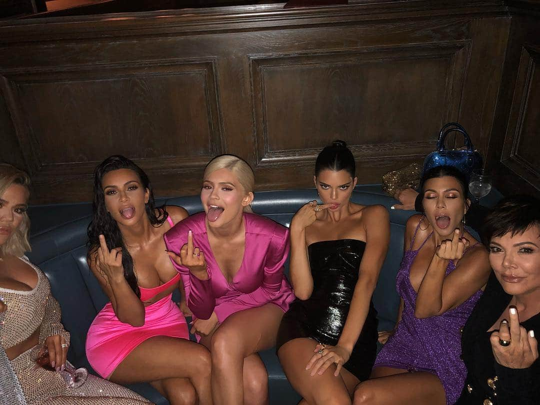 ケンダル・ジェンナーさんのインスタグラム写真 - (ケンダル・ジェンナーInstagram)「we’re 21 bitch!」8月10日 15時08分 - kendalljenner