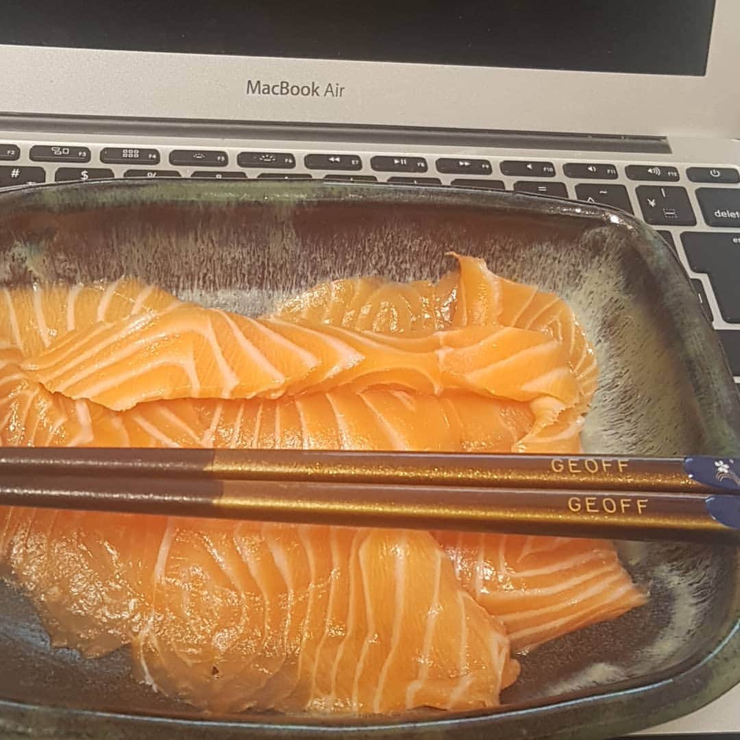 のインスタグラム：「Some Fo'i salmon to complement my Friday night 👌🏾👌🏾」