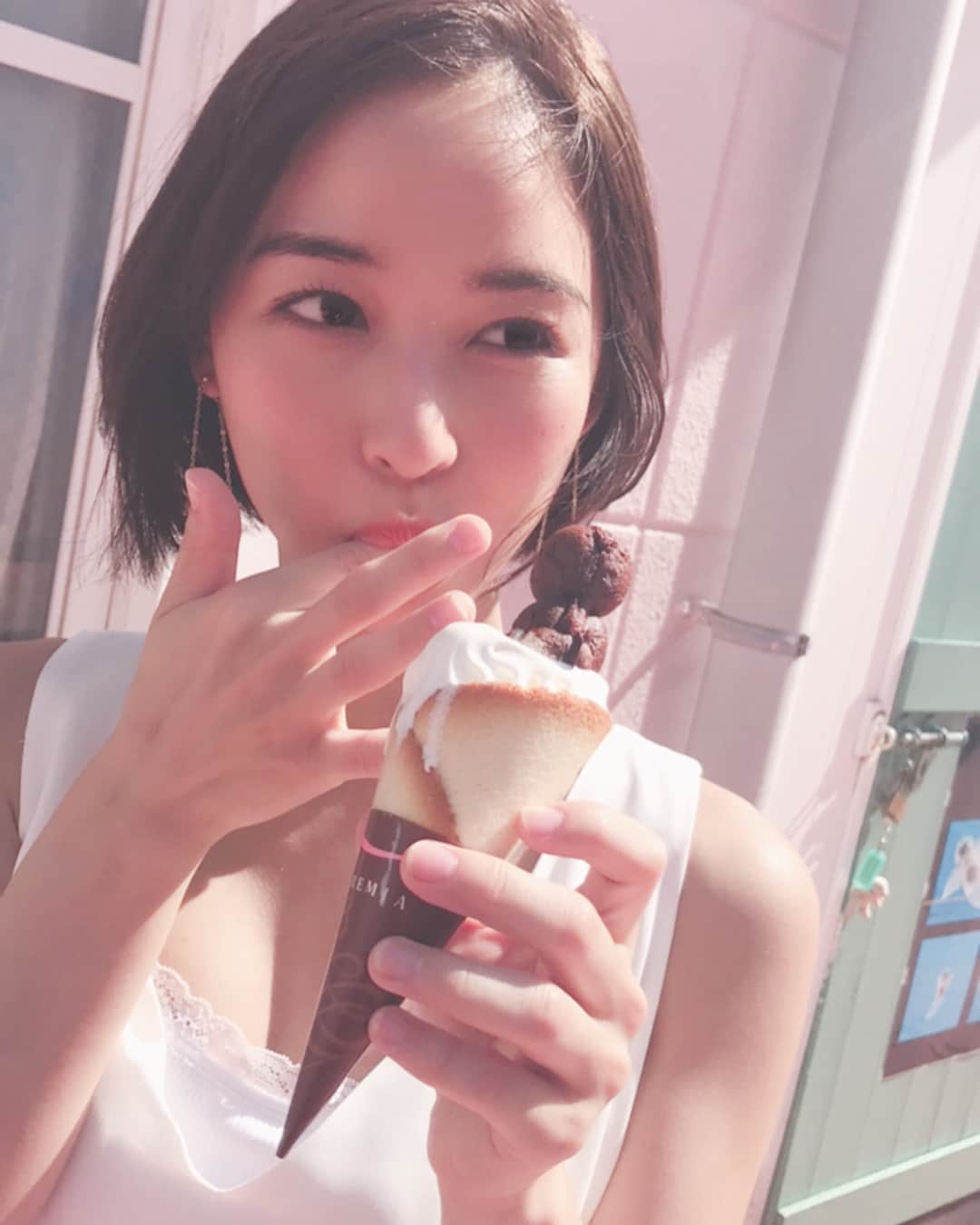 赤神幸依さんのインスタグラム写真 - (赤神幸依Instagram)「. 撮影で使ったアイスが、秒で溶けて、ぐだぐだ~☔︎ でも、美味しかったです❤︎」8月10日 20時58分 - artmake_yui.k