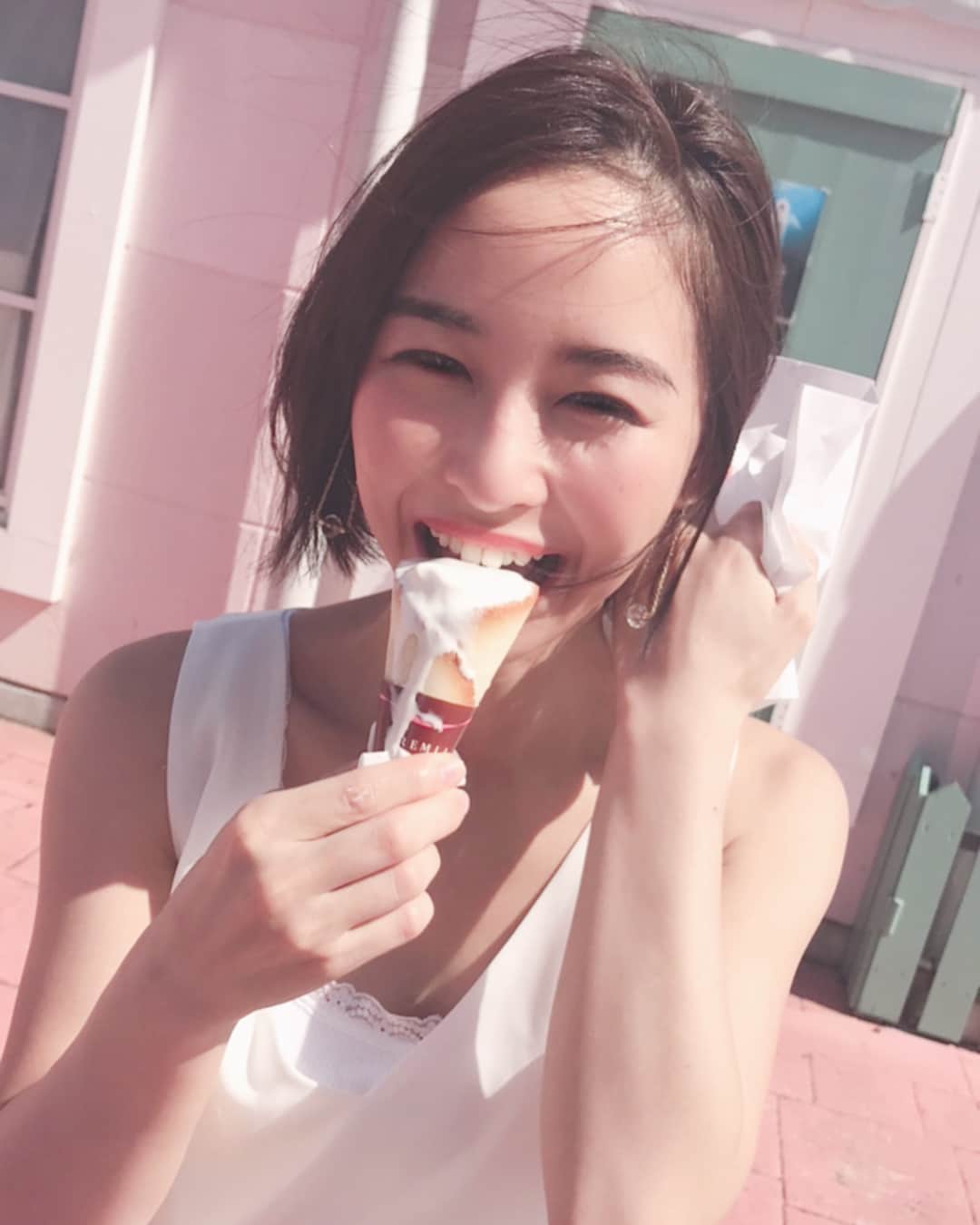 赤神幸依のインスタグラム：「. 撮影で使ったアイスが、秒で溶けて、ぐだぐだ~☔︎ でも、美味しかったです❤︎」